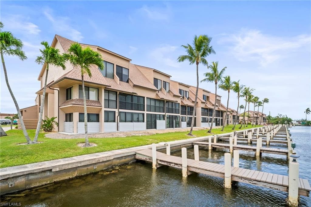 894 buttonwood DR 215 FORT MYERS BEACH, FL 33931
