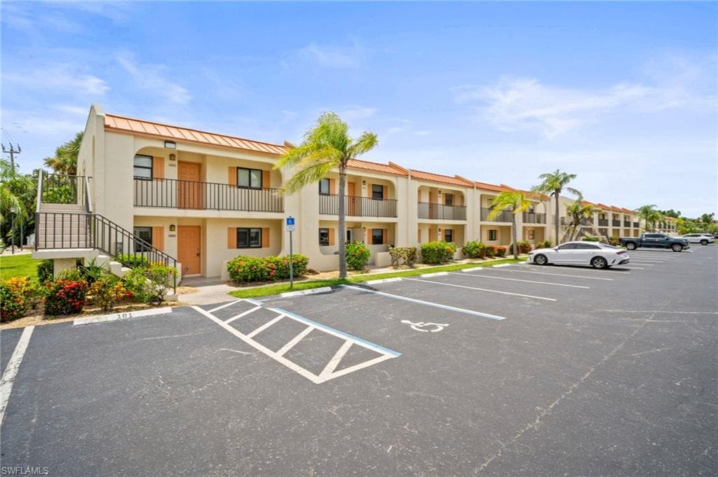 16380 dublin CIR 101 FORT MYERS, FL 33908