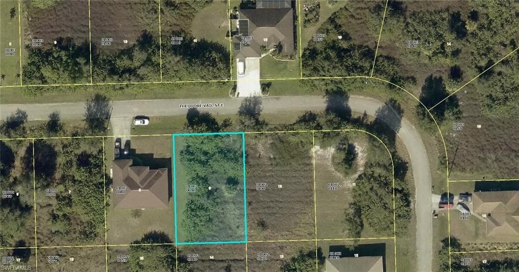 548 Theodore Vail ST E LEHIGH ACRES, FL 33974