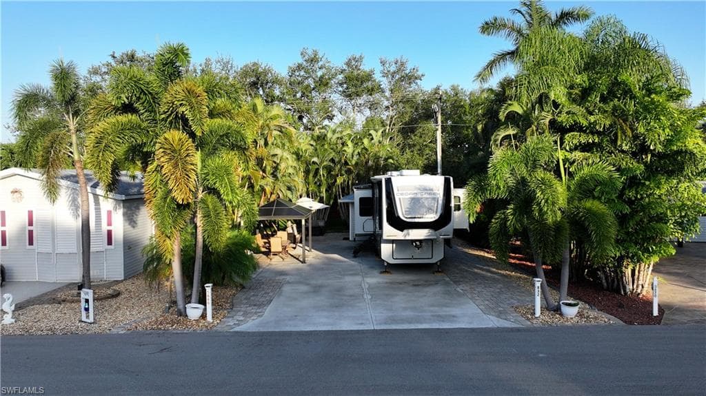 5680 MAPLEWOOD CT FORT MYERS, FL 33905
