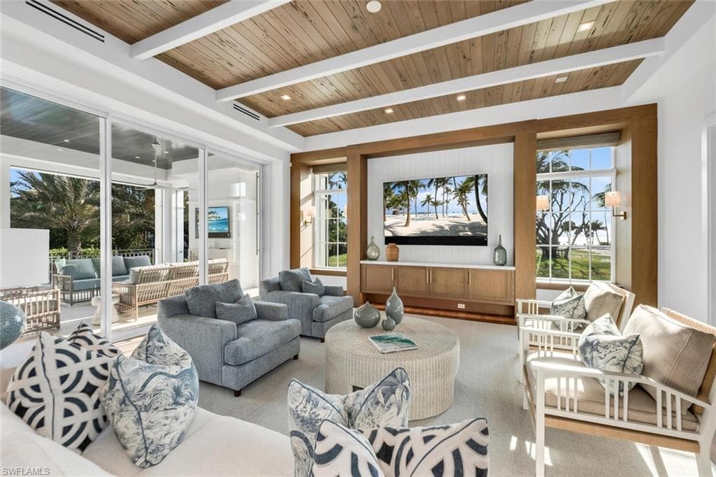 1835 Gulf Shore BLVD S NAPLES, FL 34102