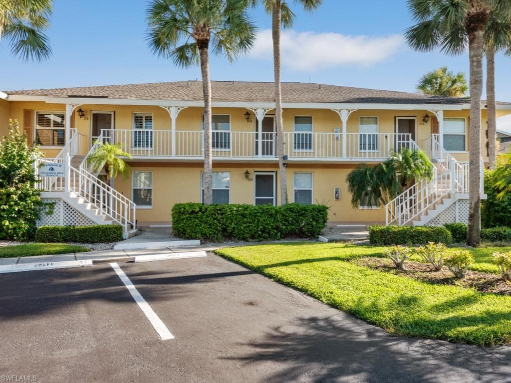 1175 Mainsail DR 714 NAPLES, FL 34114
