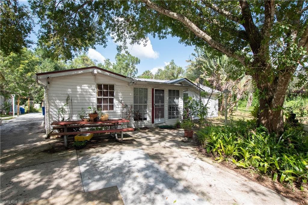 1531 Brewer RD NORTH FORT MYERS, FL 33917