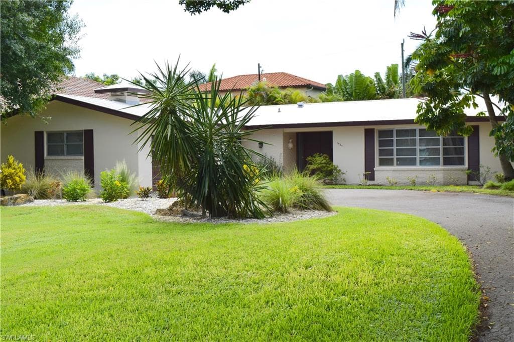 1927 Crayton RD NAPLES, FL 34102