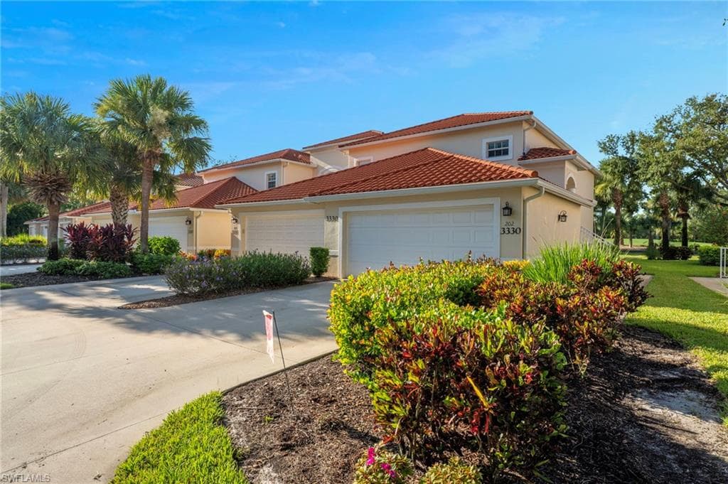 3330 Grand Cypress DR 202 NAPLES, FL 34119