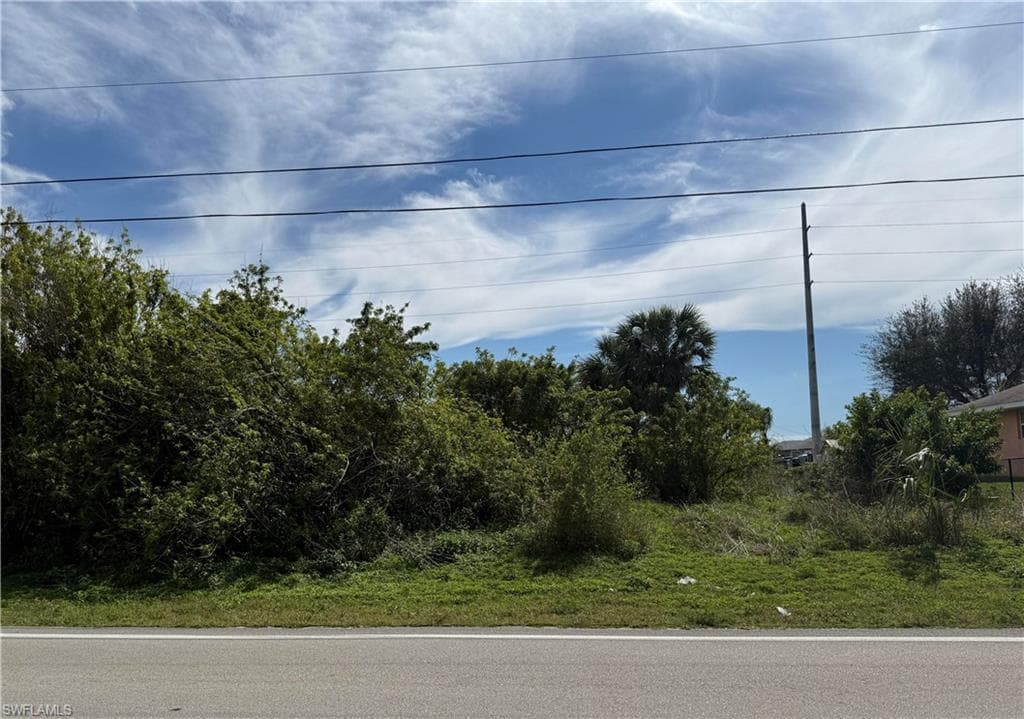 2807 1st ST W LEHIGH ACRES, FL 33971
