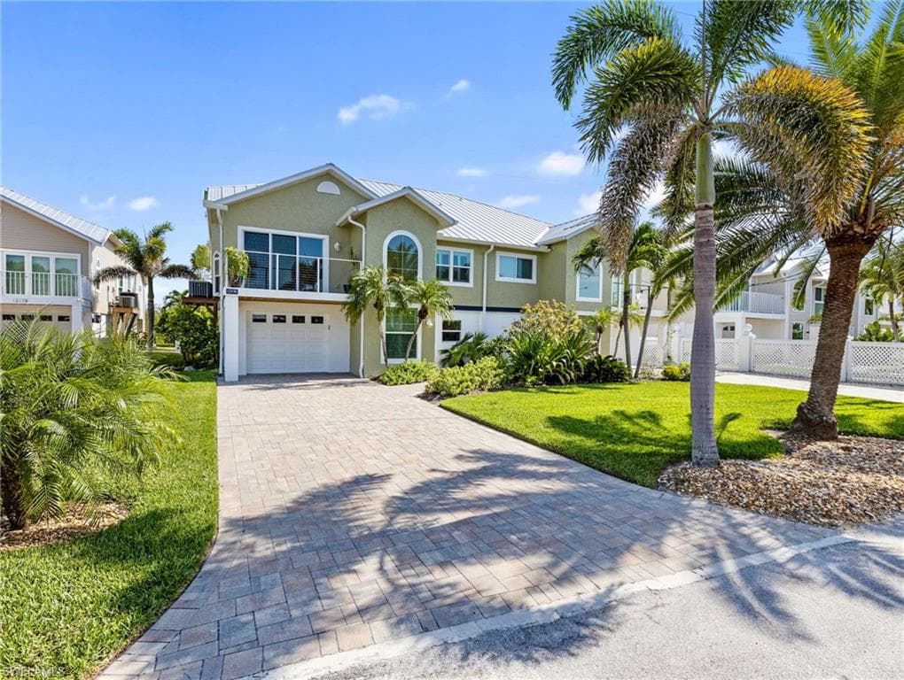 12176 Siesta DR FORT MYERS BEACH, FL 33931
