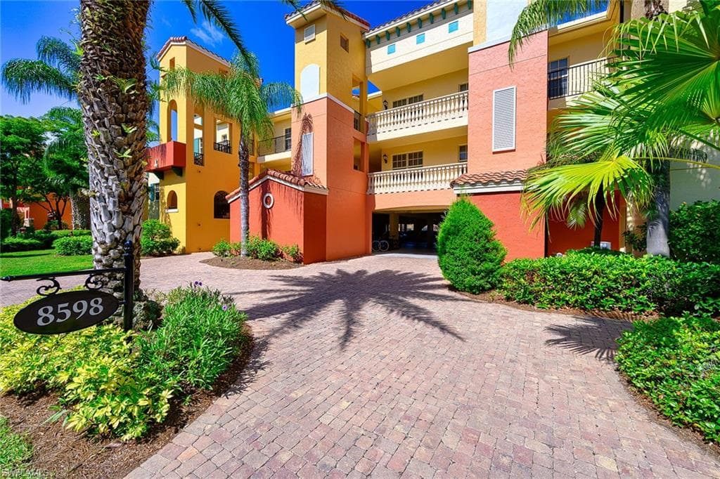 8598 Via Lungomare CIR 201 ESTERO, FL 33928