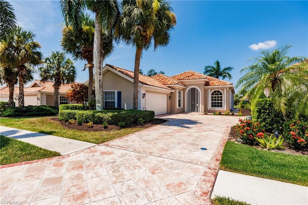 3949 Isla Ciudad CT NAPLES, FL 34109