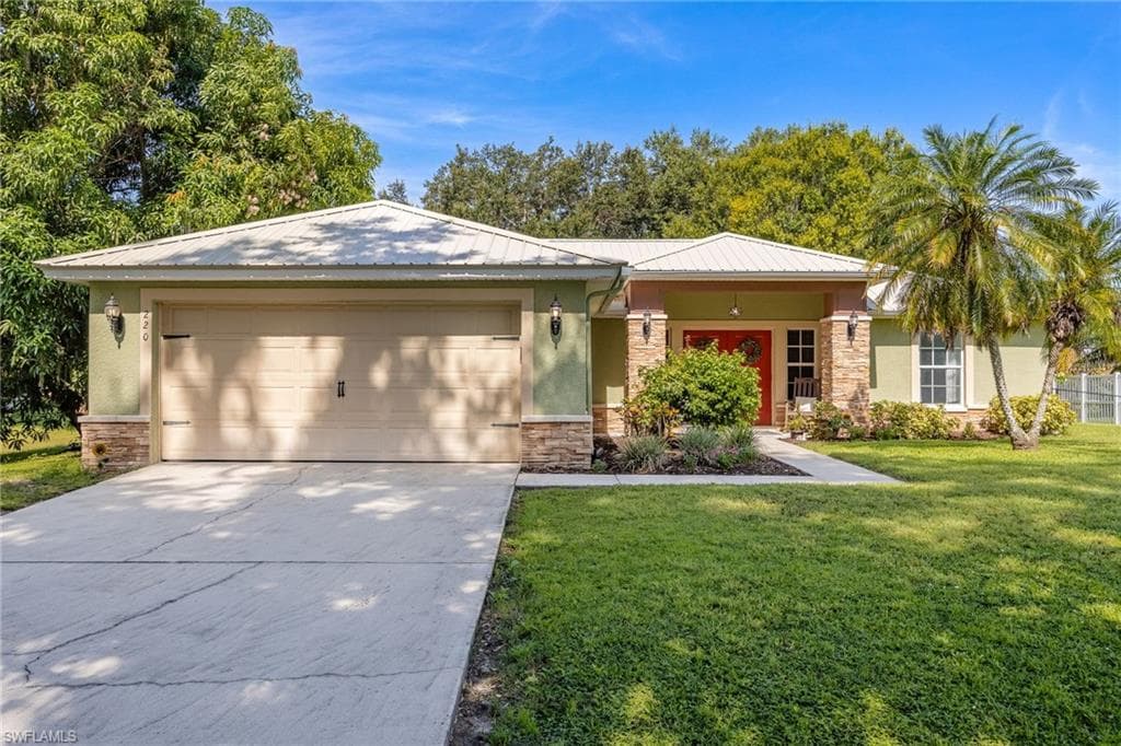 220 N Cypress ST LABELLE, FL 33935