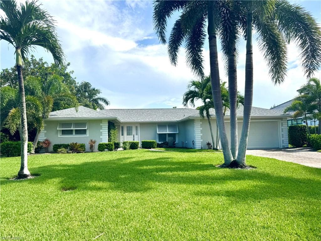 675 Wedge DR NAPLES, FL 34103