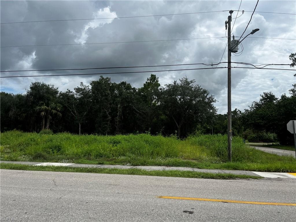 1707 E 6TH ST LEHIGH ACRES, FL 33972