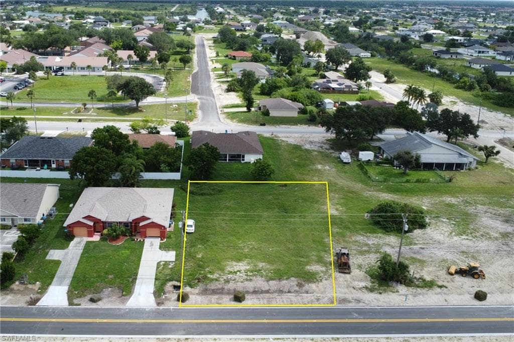 1219 Diplomat PKWY E CAPE CORAL, FL 33909