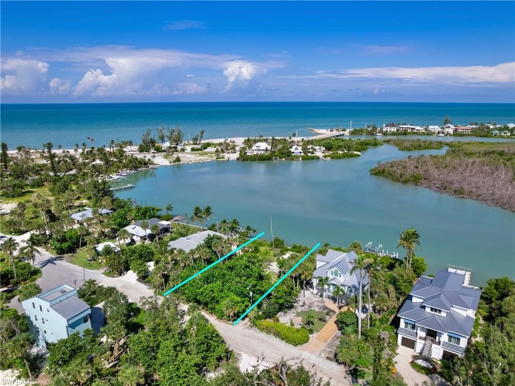 2563 Coconut DR SANIBEL, FL 33957