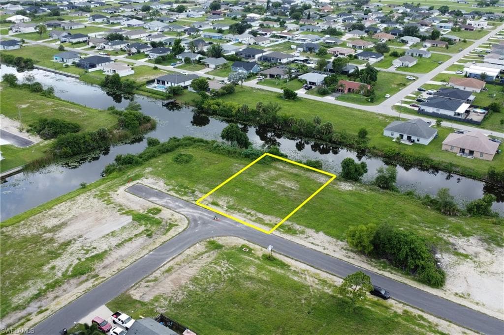 816 NE 12th ST CAPE CORAL, FL 33909