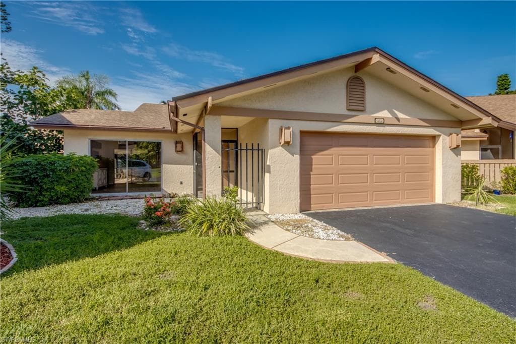 6425 Royal Woods DR FORT MYERS, FL 33908