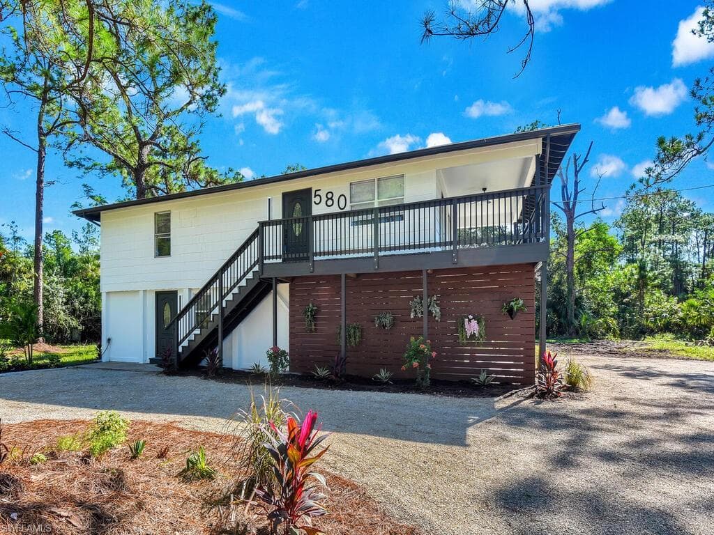 580 7th ST SW NAPLES, FL 34117