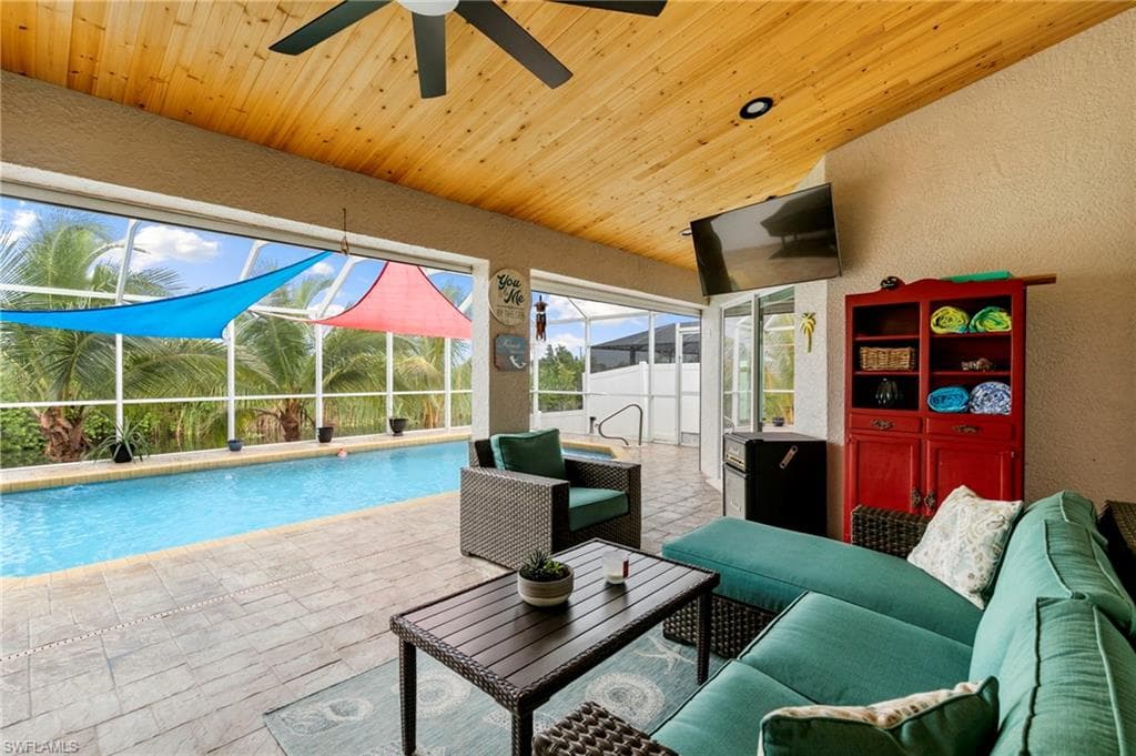 1004 12th AVE CAPE CORAL, FL 33993