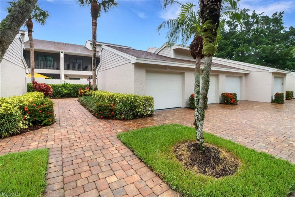 714 Foxtail CT 714 NAPLES, FL 34104