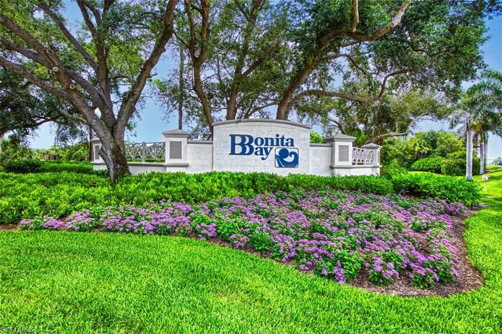 27024 Oakwood Lake DR 201 BONITA SPRINGS, FL 34134