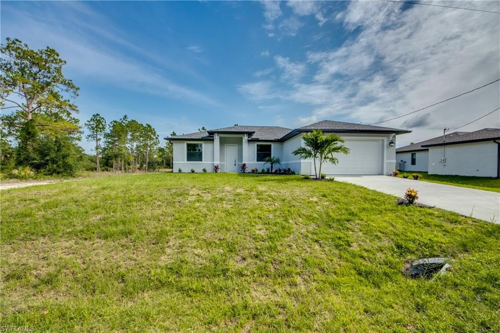 923 Belmont ST E LEHIGH ACRES, FL 33974