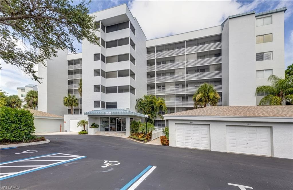 285 Naples Cove DR 1604 NAPLES, FL 34110