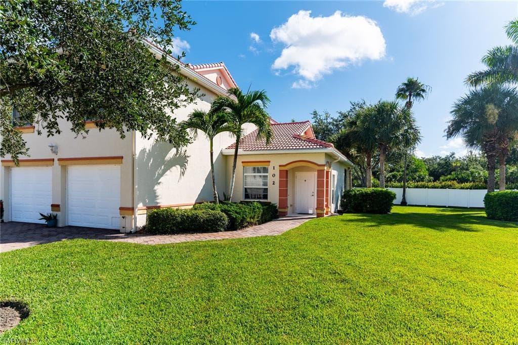 25054 Peacock LN 102 NAPLES, FL 34114
