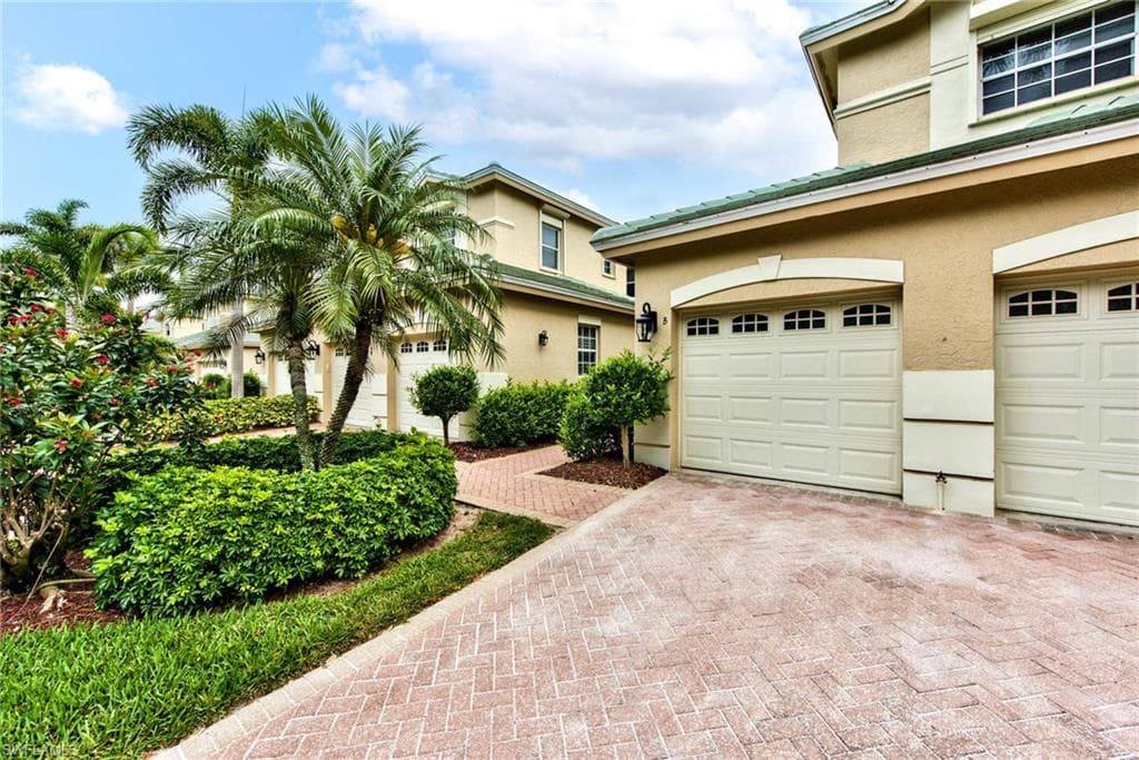 638 Vintage Reserve CIR 2-B NAPLES, FL 34119