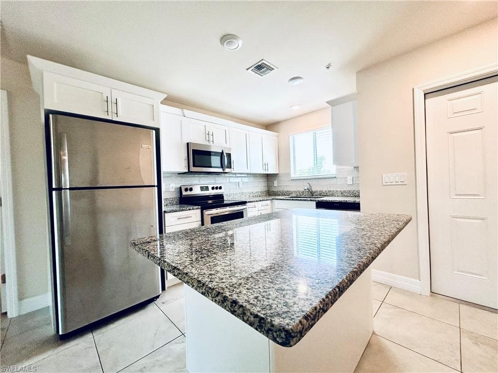 1625 SW 1st AVE 201 CAPE CORAL, FL 33991