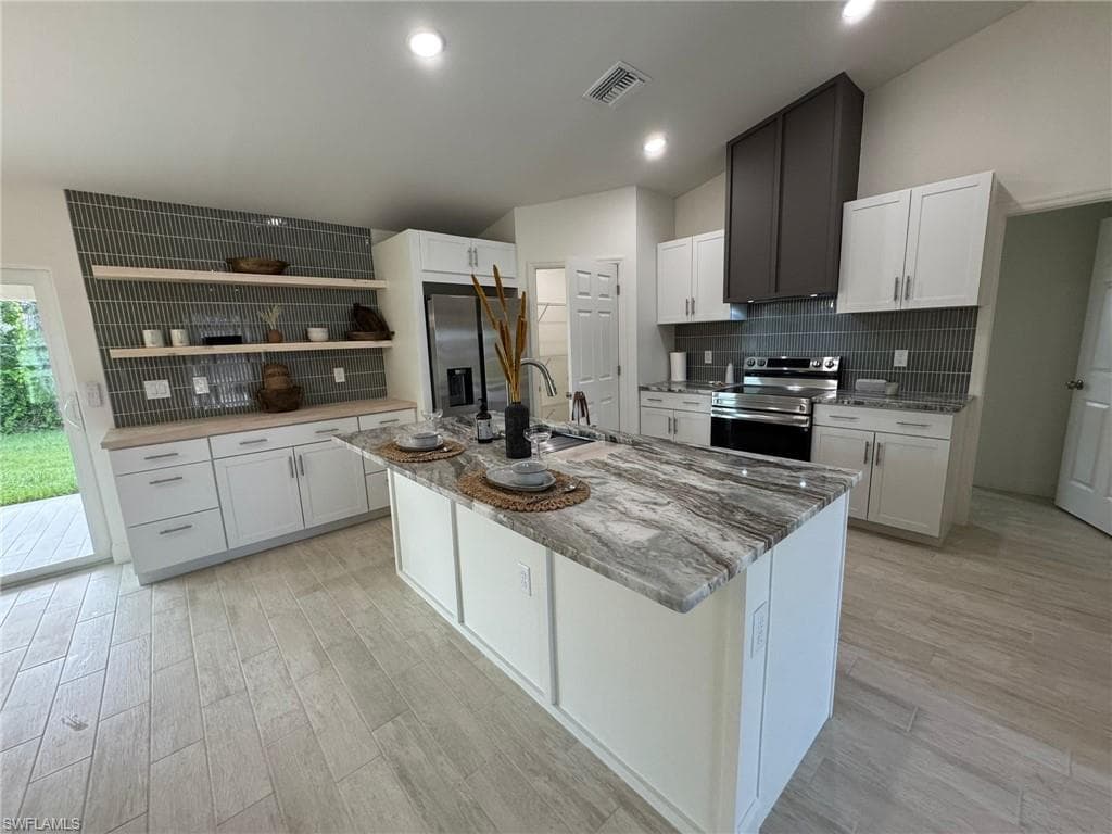 1027 Alfreda AVE LEHIGH ACRES, FL 33971