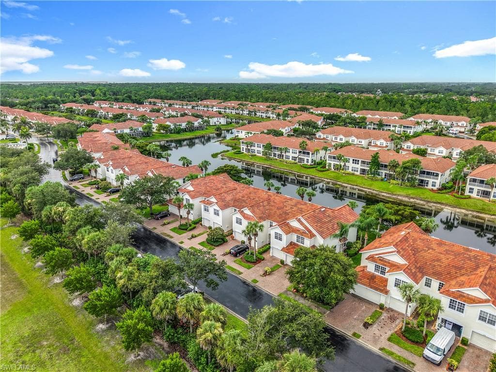 1176 OXFORD LN 26 NAPLES, FL 34105