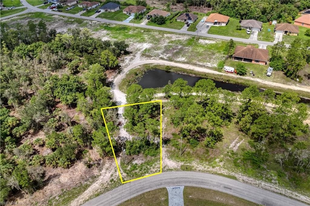 445 Burrstone DR LEHIGH ACRES, FL 33974