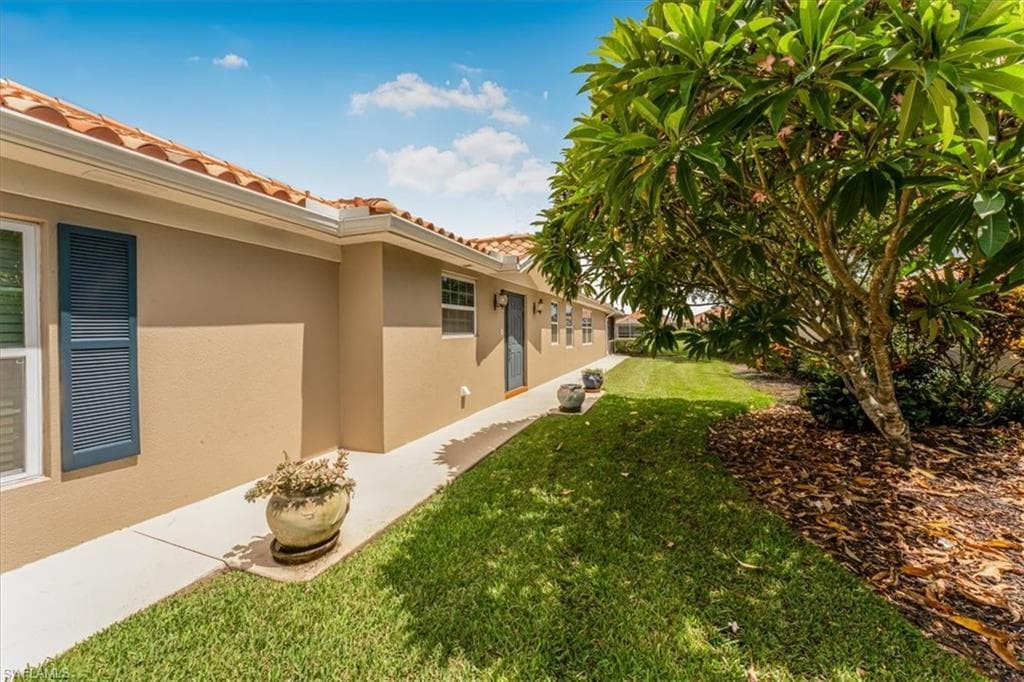 3571 El Verdado CT NAPLES, FL 34109