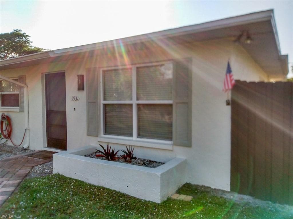 593 92nd AVE N B NAPLES, FL 34108