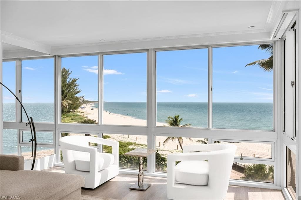 2121 Gulf Shore BLVD N 302 NAPLES, FL 34102