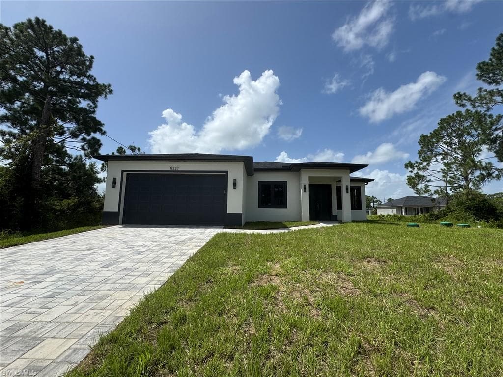 5227 4th ST W LEHIGH ACRES, FL 33971