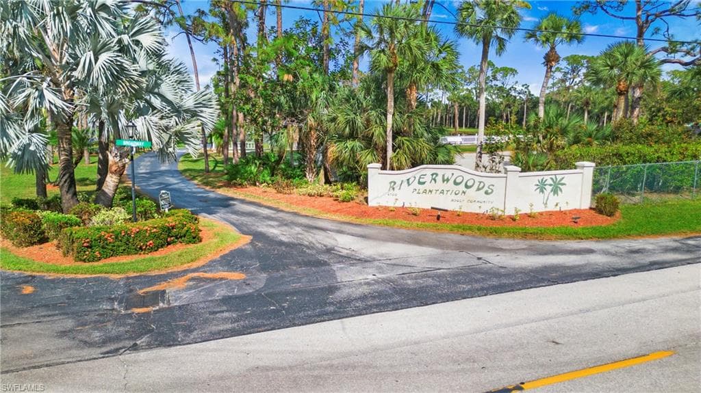 4550 Split Log LN E ESTERO, FL 33928