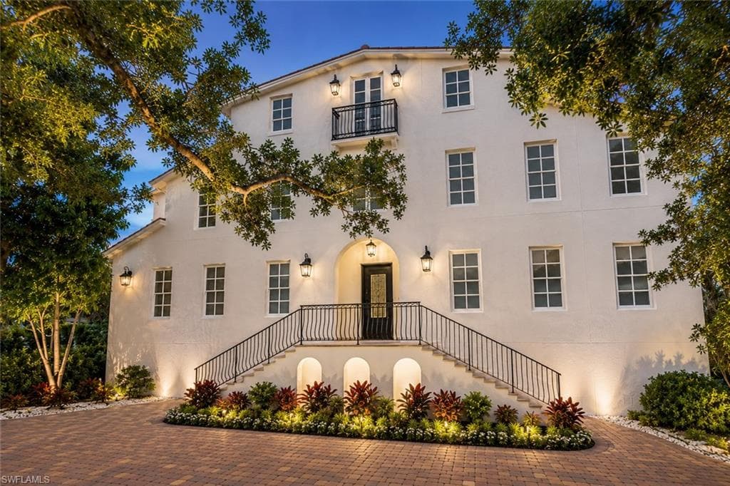 1160 8th ST S NAPLES, FL 34102