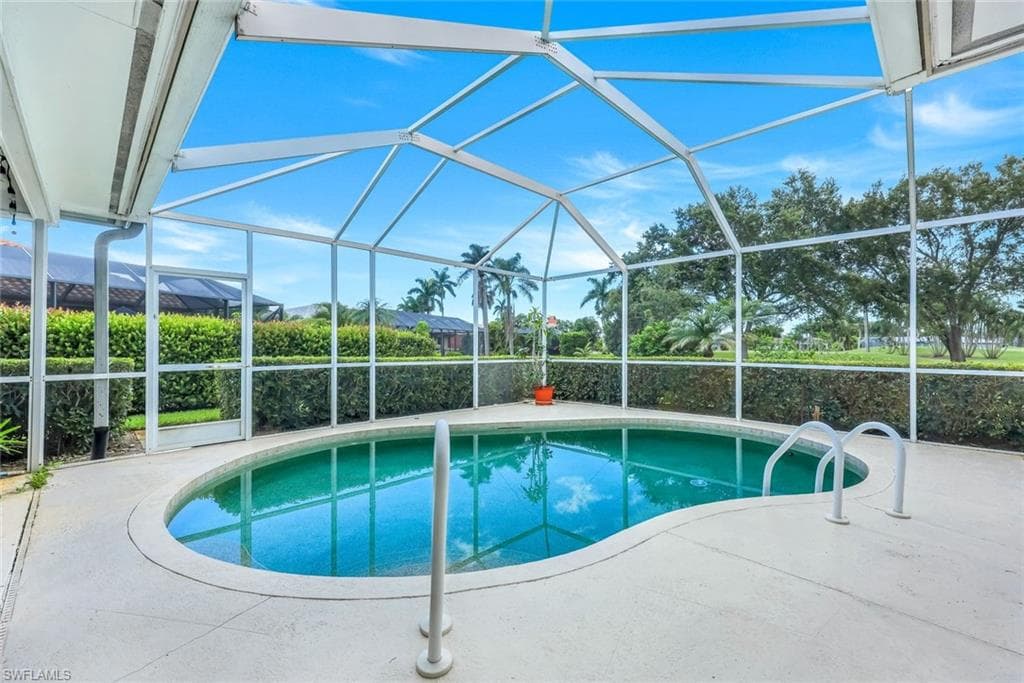 211 Pine Valley CIR NAPLES, FL 34113