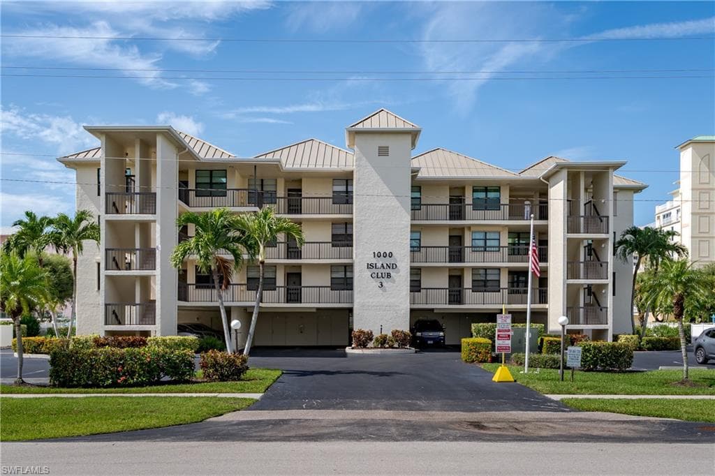 1000 Swallow AVE 12 MARCO ISLAND, FL 34145