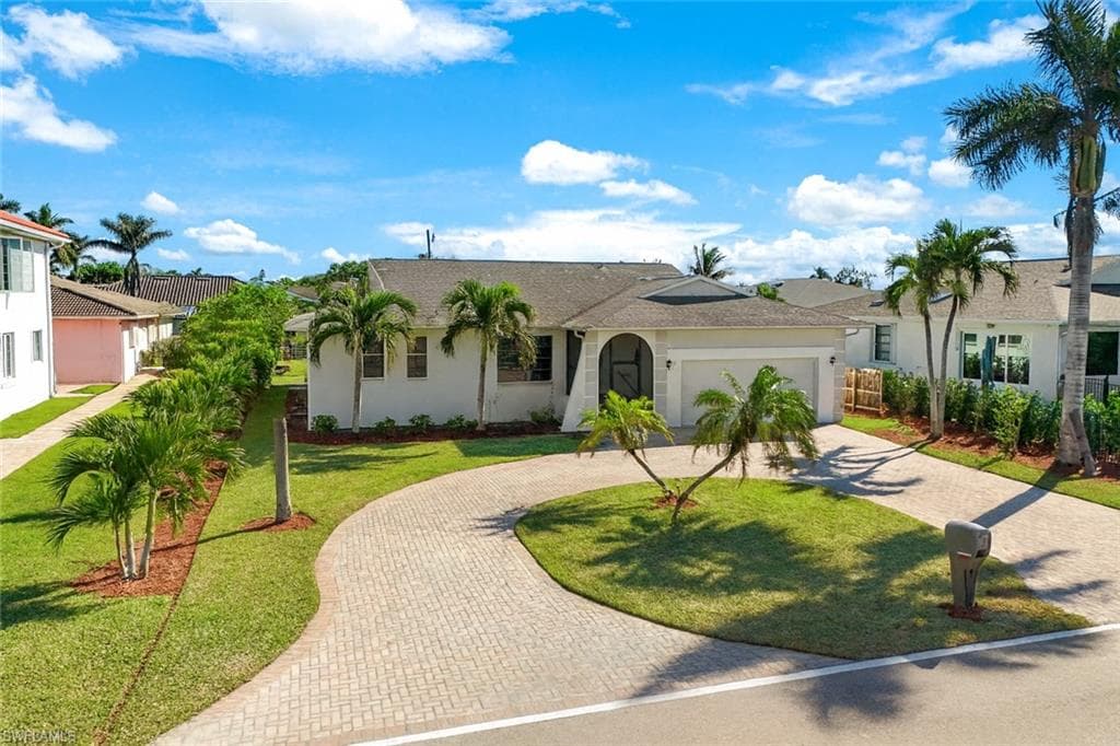 9940 Vanderbilt DR NAPLES, FL 34108