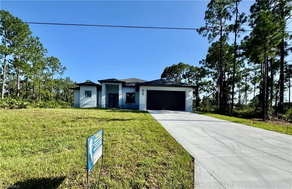 542 Ames ST E LEHIGH ACRES, FL 33974