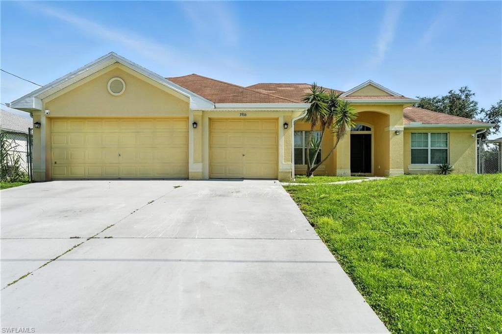 3916 4th ST SW LEHIGH ACRES, FL 33976