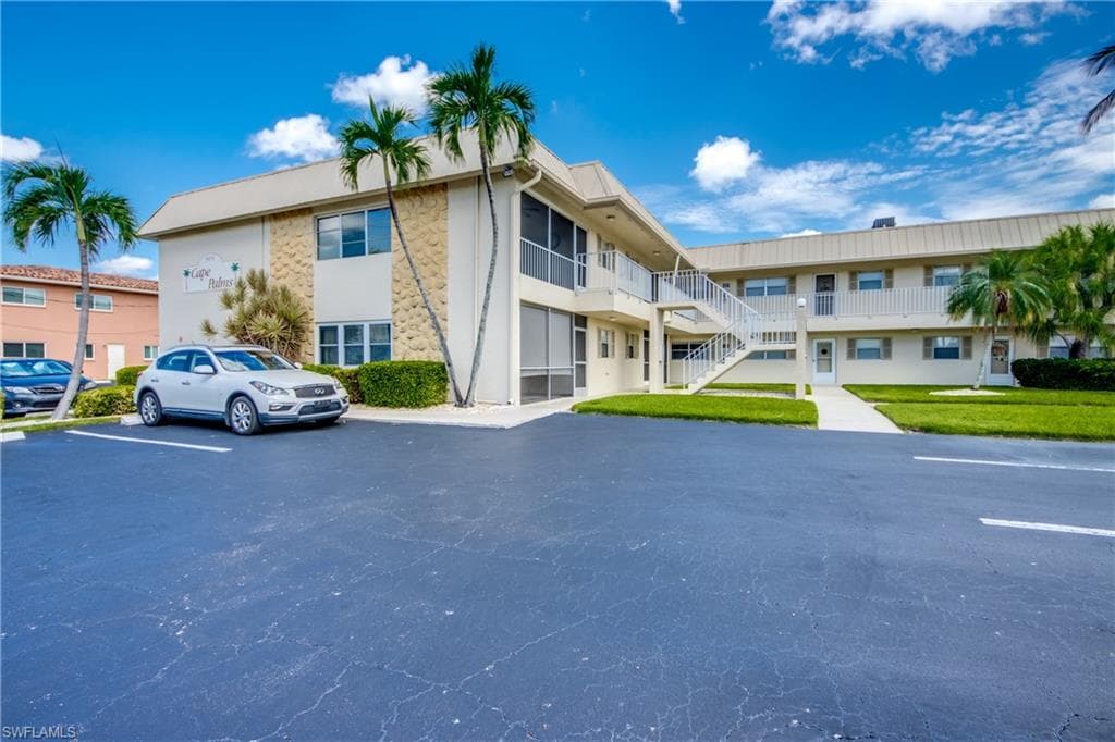909 SE 46th LN 202 CAPE CORAL, FL 33904