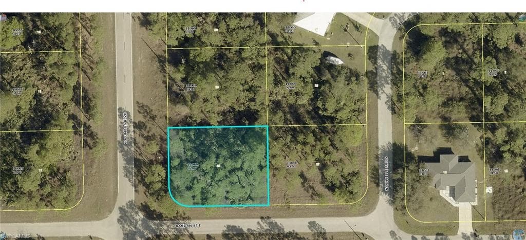211 Columbus BLVD LEHIGH ACRES, FL 33974