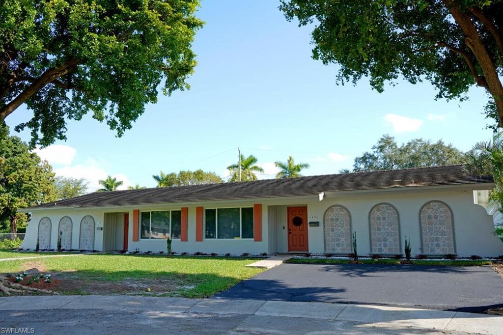10701 77th CT 10703 MIAMI, FL 33156