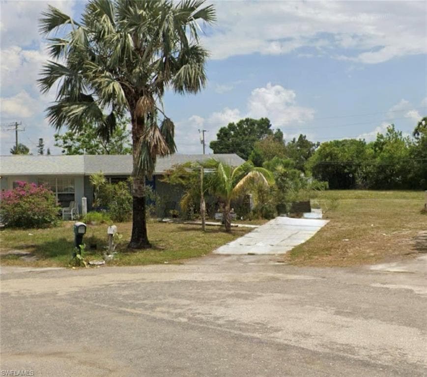 1100 Vineyard PL LEHIGH ACRES, FL 33936