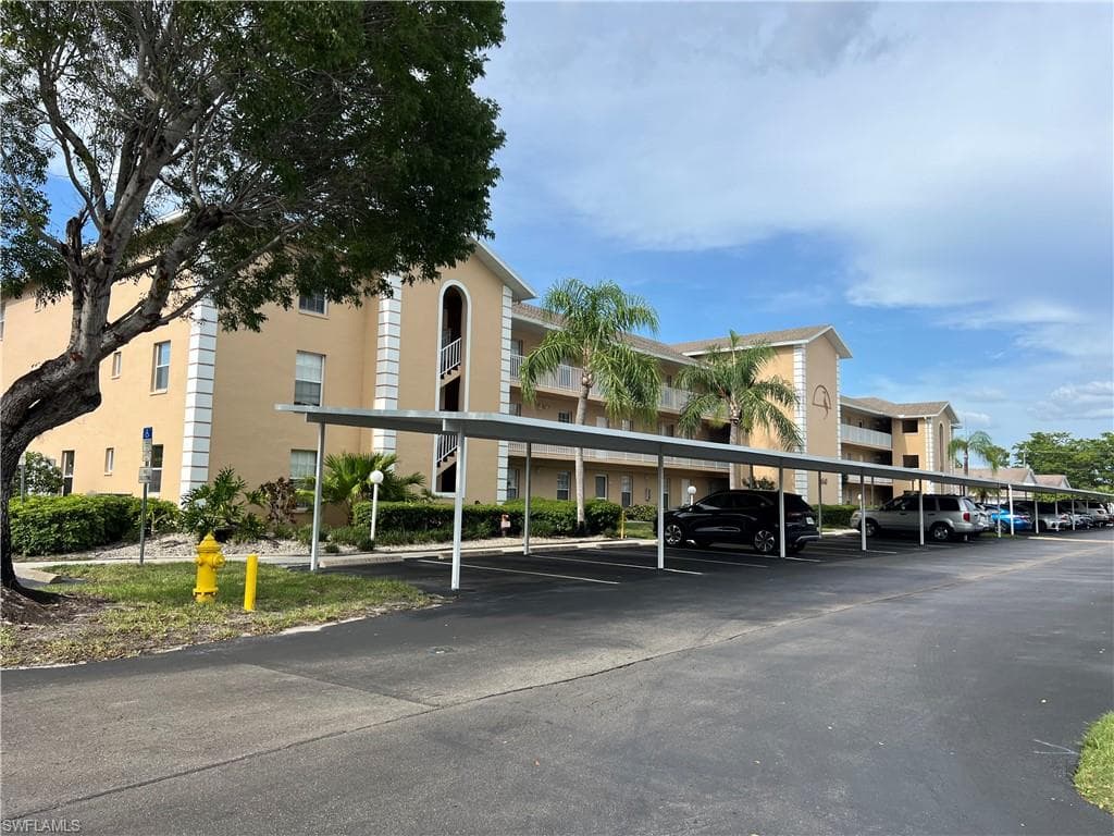 9640 Victoria LN 105C NAPLES, FL 34109