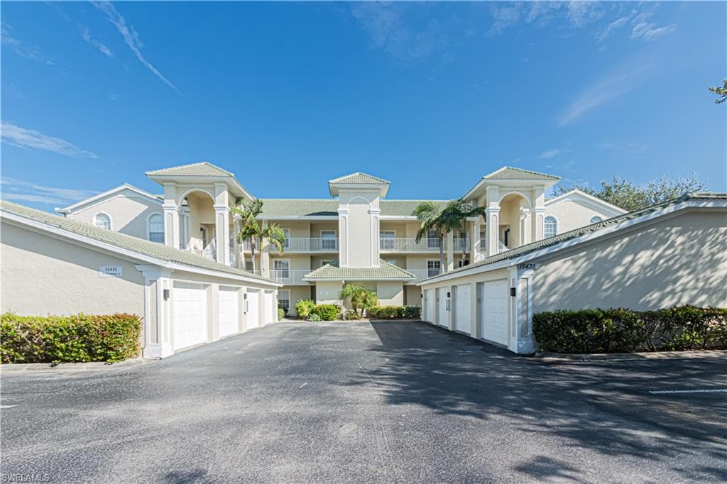 15435 Cedarwood LN 5-304 NAPLES, FL 34110