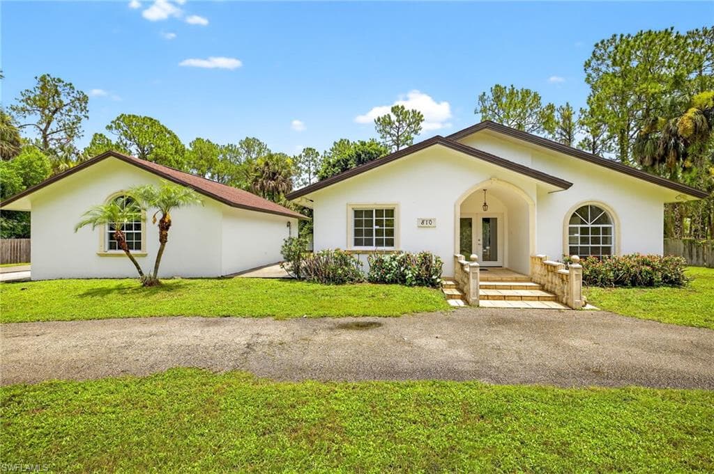 810 7th ST SW NAPLES, FL 34117
